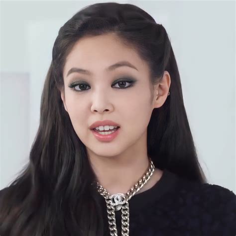 jennie makeup styles.